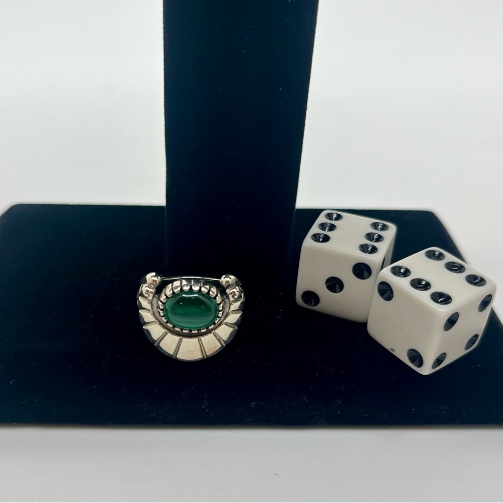 Vintage Sterling Silver Green onyx Statement Ring SZ 5 Southwestern - Picture 3 of 13